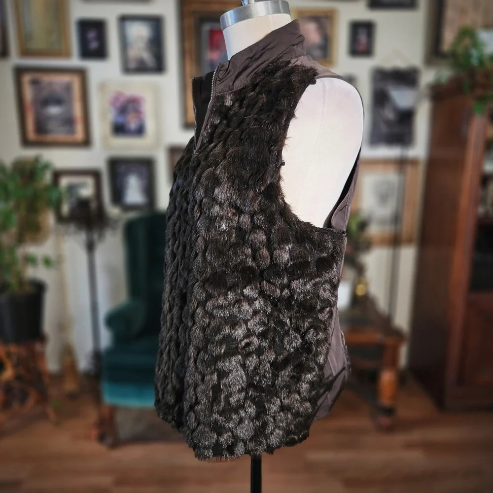 Chicos Faux Fur Vest Brown Zip Front Sleeveless Jacket Glam Mob‎ Wife Size 2 L